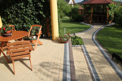 DRRIVEWAYS, PATIOS & WALKWAYS